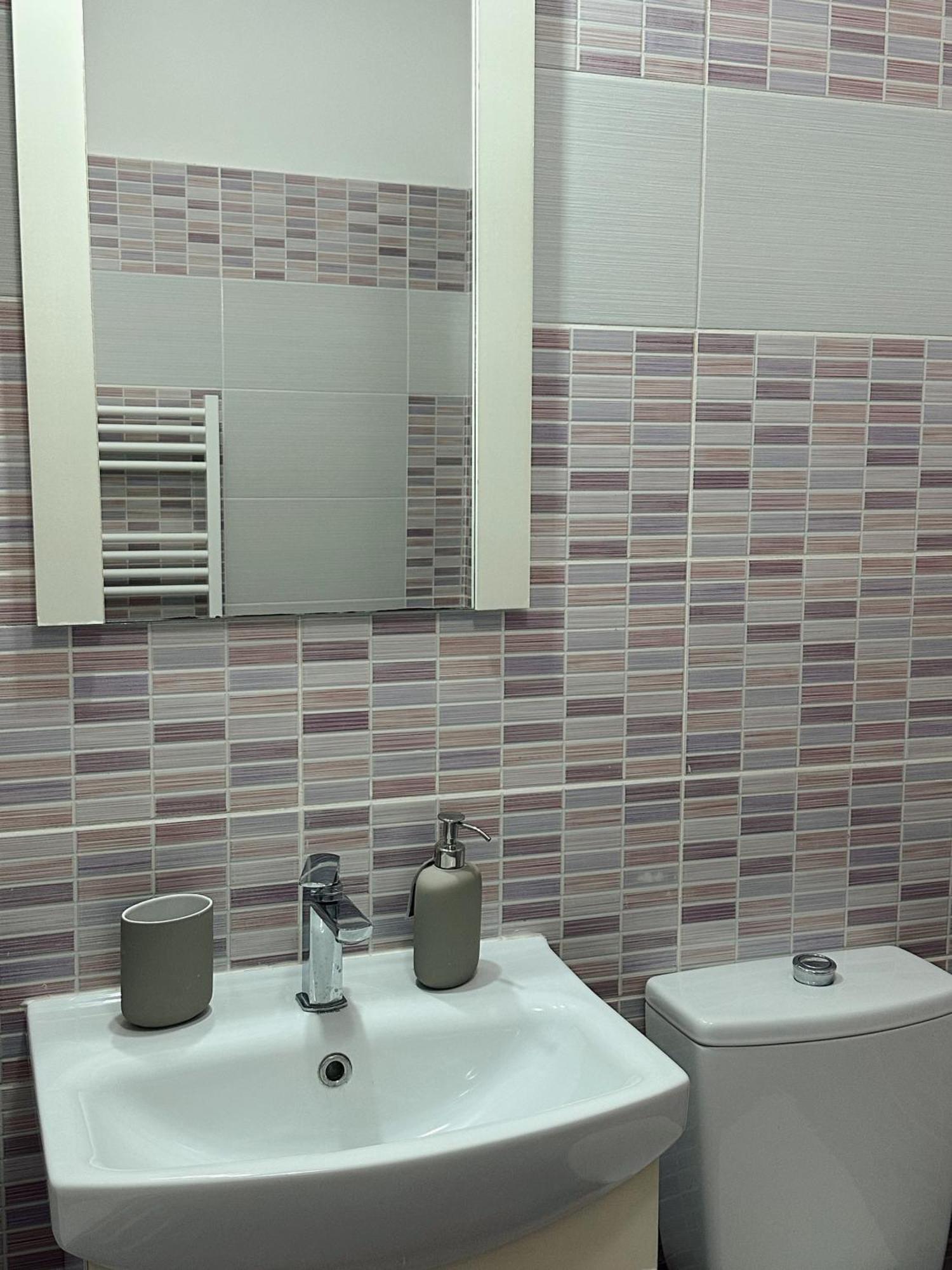 Modern Flat - Apartament Nou Aproape De Spital Si Aeroport Iasi Eksteriør bilde